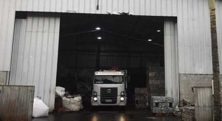 Expedição da sede da Sucatas Bueno em Joinville